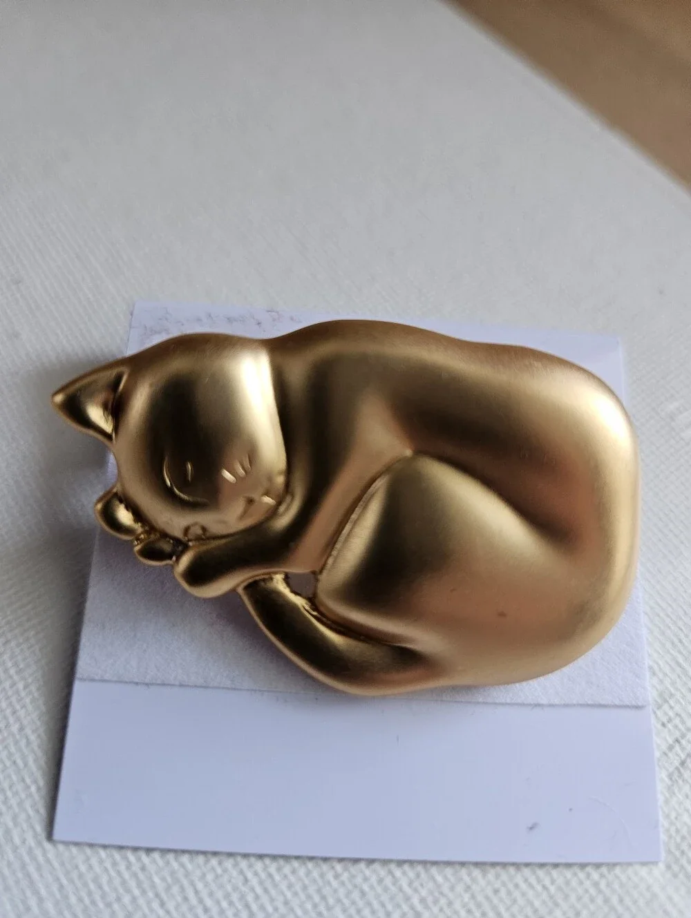 Cat Sleeping Brooch Pin Gold Tone Like New Beautiful